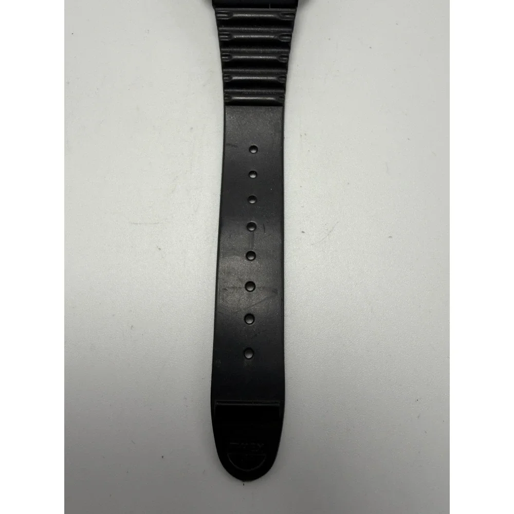 Timex New Battery Mens Watch E7 1997 Vintage 35MM 7.75